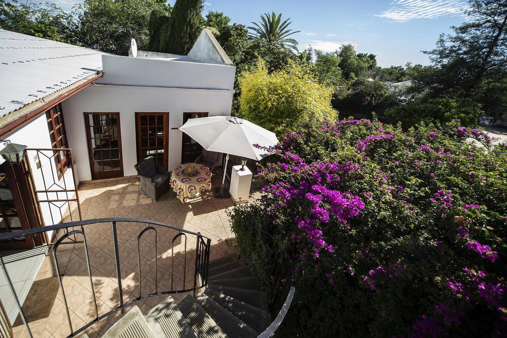 Out Of Africa Guesthouse Otjiwarongo Bagian luar foto